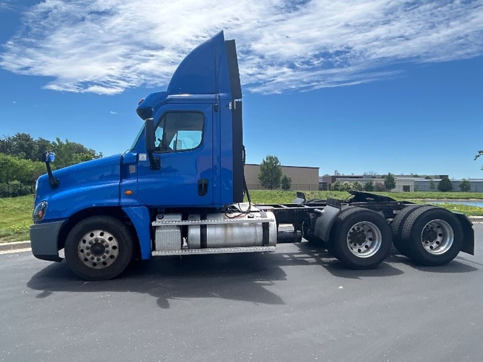 Day Cab Tractor-Heavy Duty Tractors-Freightliner-2020-Cascadia 12564ST-Windsor-WI-252,319\n\t\tmiles-$ 44,500 - Image 4