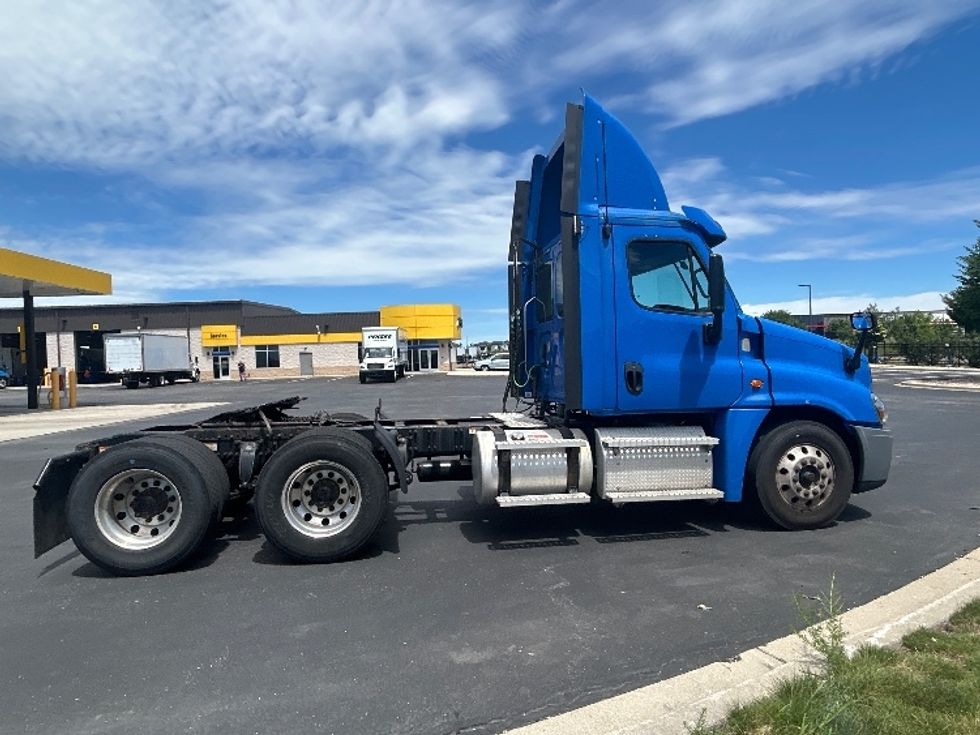 Day Cab Tractor-Heavy Duty Tractors-Freightliner-2020-Cascadia 12564ST-Windsor-WI-252,319\n\t\tmiles-$ 44,500 - Image 8