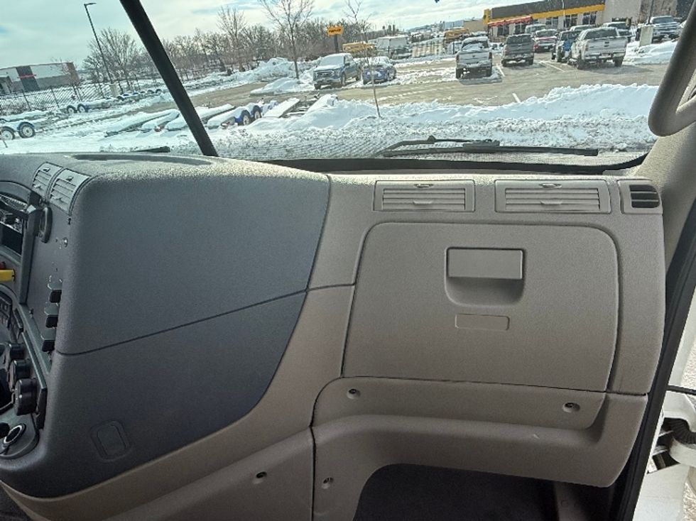 Day Cab Tractor-Heavy Duty Tractors-Freightliner-2020-Cascadia 12564ST-Windsor-WI-384,019\n\t\tmiles-$ 45,500 - Image 13