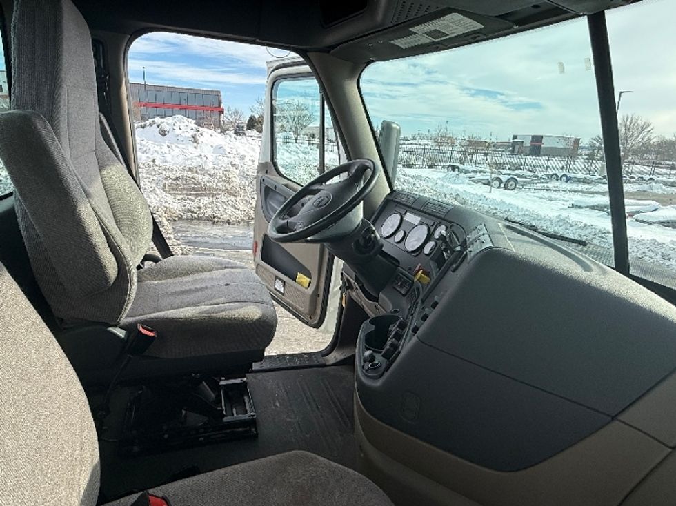 Day Cab Tractor-Heavy Duty Tractors-Freightliner-2020-Cascadia 12564ST-Windsor-WI-384,019\n\t\tmiles-$ 45,500 - Image 14