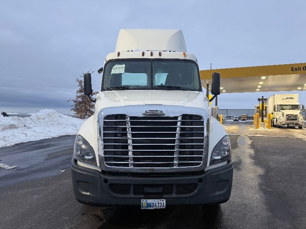 Day Cab Tractor-Heavy Duty Tractors-Freightliner-2020-Cascadia 12564ST-Windsor-WI-384,019\n\t\tmiles-$ 45,500 - Image 2