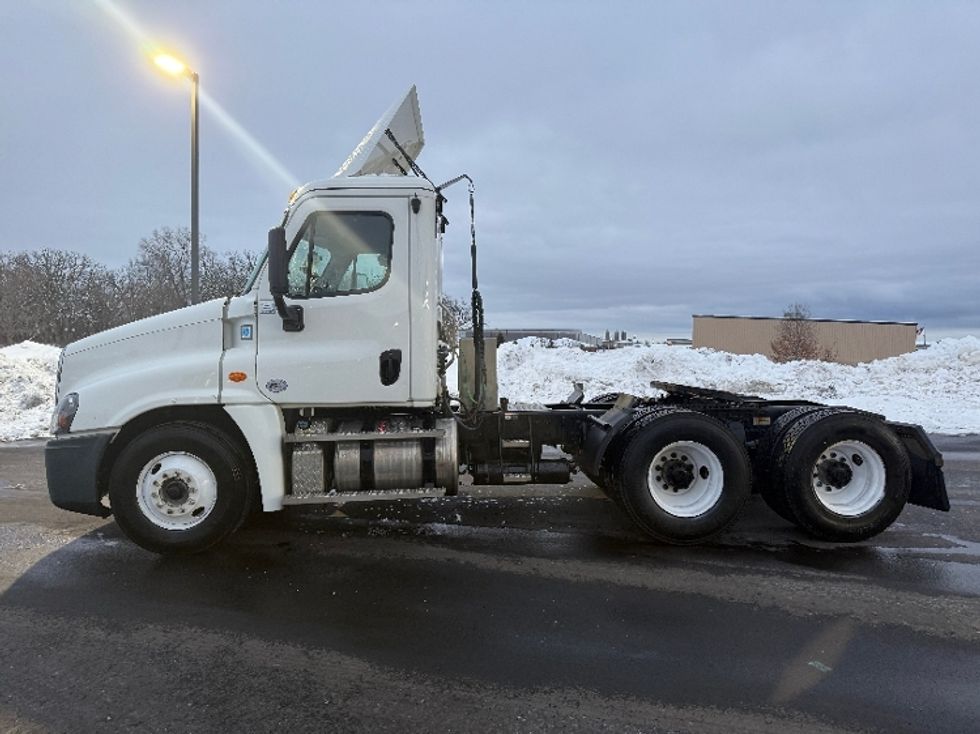 Day Cab Tractor-Heavy Duty Tractors-Freightliner-2020-Cascadia 12564ST-Windsor-WI-384,019\n\t\tmiles-$ 45,500 - Image 4