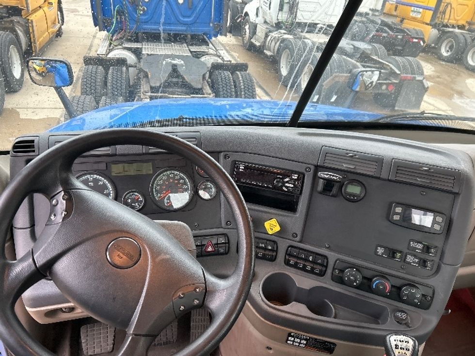 Day Cab Tractor-Heavy Duty Tractors-Freightliner-2020-Cascadia 12564ST-Windsor-WI-389,535\n\t\tmiles-$ 61,250 - Image 11