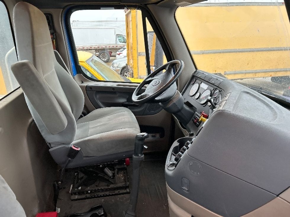 Day Cab Tractor-Heavy Duty Tractors-Freightliner-2020-Cascadia 12564ST-Windsor-WI-389,535\n\t\tmiles-$ 61,250 - Image 14