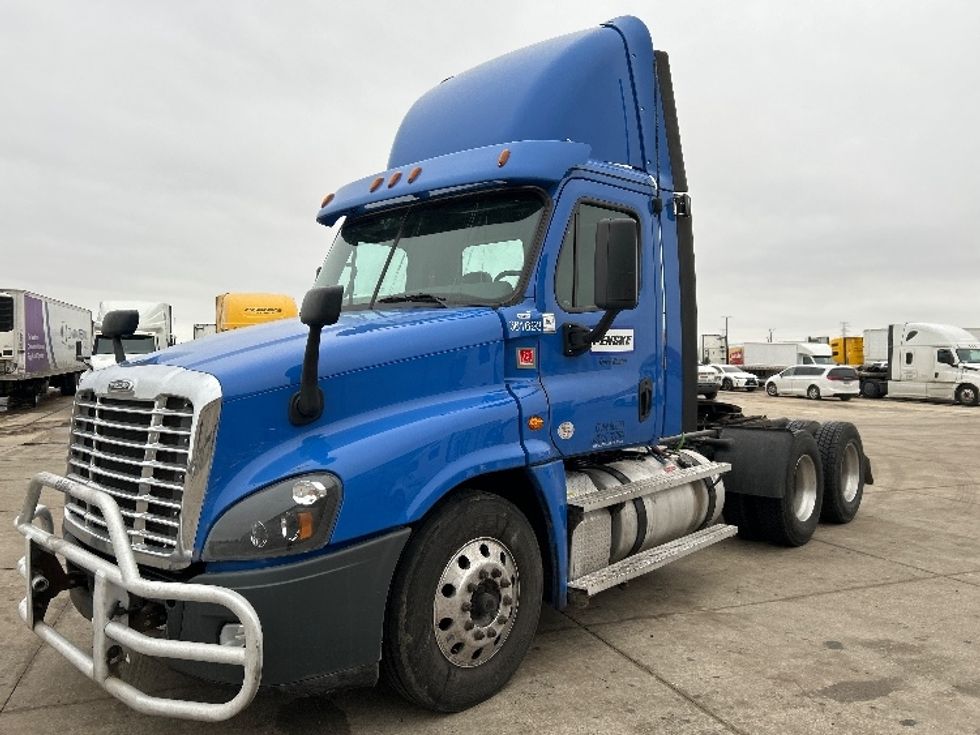 Day Cab Tractor-Heavy Duty Tractors-Freightliner-2020-Cascadia 12564ST-Windsor-WI-389,535\n\t\tmiles-$ 61,250 - Image 3