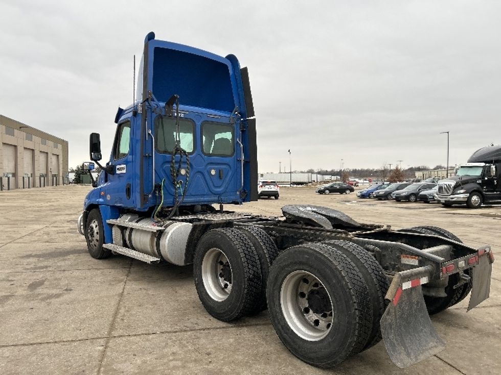 Day Cab Tractor-Heavy Duty Tractors-Freightliner-2020-Cascadia 12564ST-Windsor-WI-389,535\n\t\tmiles-$ 61,250 - Image 5