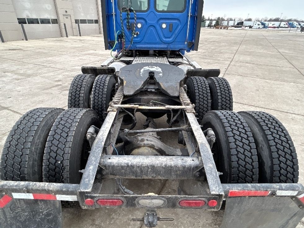 Day Cab Tractor-Heavy Duty Tractors-Freightliner-2020-Cascadia 12564ST-Windsor-WI-389,535\n\t\tmiles-$ 61,250 - Image 6