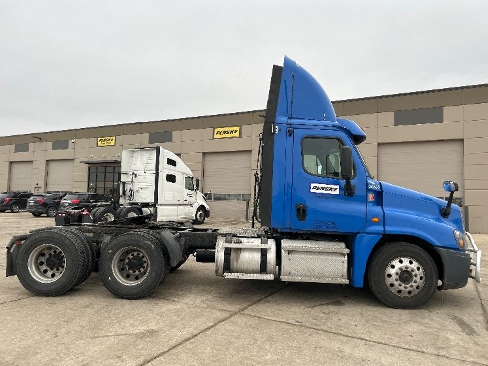 Day Cab Tractor-Heavy Duty Tractors-Freightliner-2020-Cascadia 12564ST-Windsor-WI-389,535\n\t\tmiles-$ 61,250 - Image 8