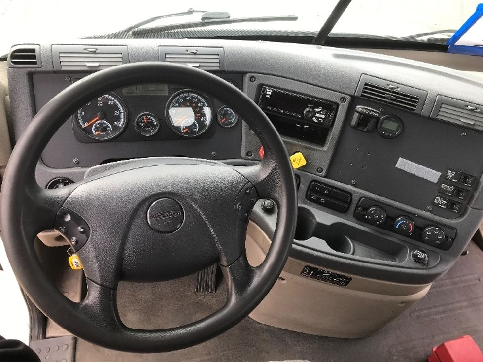 Day Cab Tractor-Heavy Duty Tractors-Freightliner-2020-Cascadia 12564ST-Windsor-WI-542,971\n\t\tmiles-$ 31,500 - Image 11
