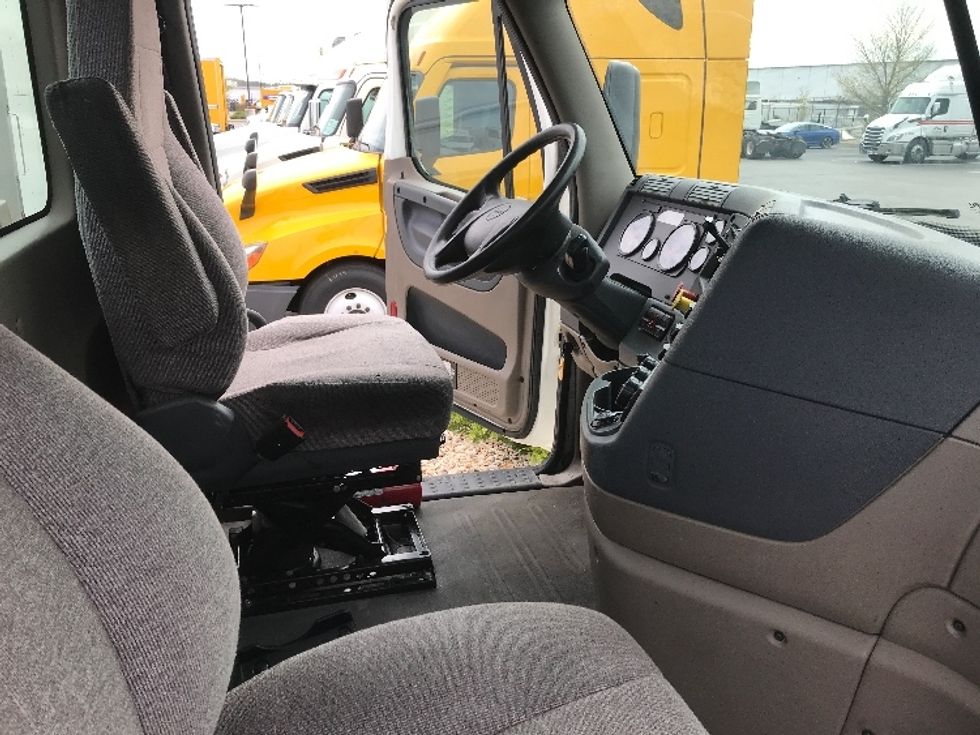 Day Cab Tractor-Heavy Duty Tractors-Freightliner-2020-Cascadia 12564ST-Windsor-WI-542,971\n\t\tmiles-$ 31,500 - Image 14