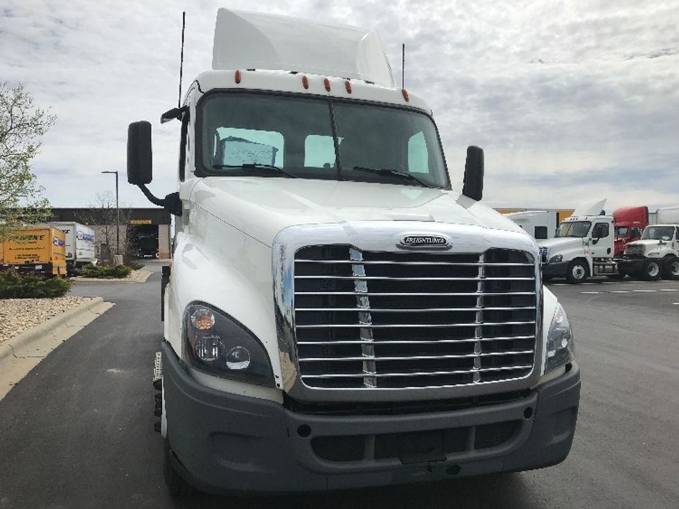Day Cab Tractor-Heavy Duty Tractors-Freightliner-2020-Cascadia 12564ST-Windsor-WI-542,971\n\t\tmiles-$ 31,500 - Image 2