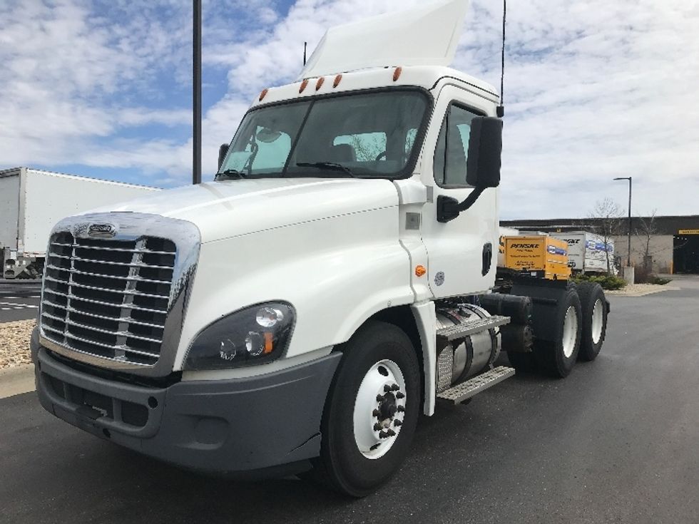 Day Cab Tractor-Heavy Duty Tractors-Freightliner-2020-Cascadia 12564ST-Windsor-WI-542,971\n\t\tmiles-$ 31,500 - Image 3