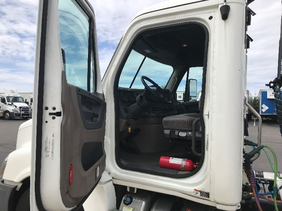 Day Cab Tractor-Heavy Duty Tractors-Freightliner-2020-Cascadia 12564ST-Windsor-WI-542,971\n\t\tmiles-$ 31,500 - Image 9