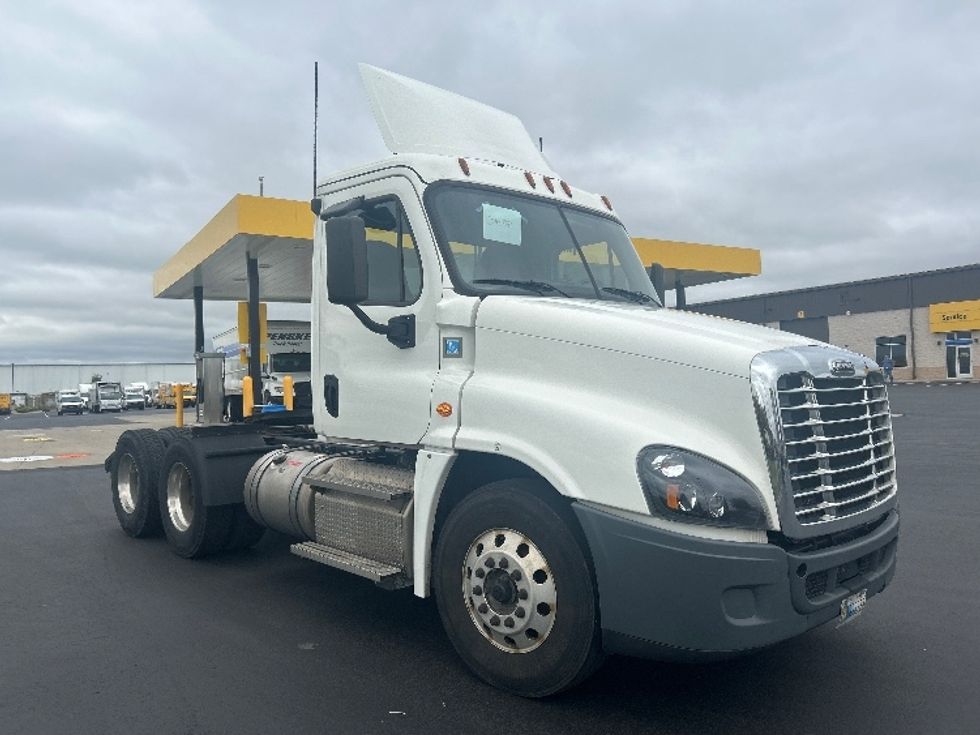 Day Cab Tractor-Heavy Duty Tractors-Freightliner-2020-Cascadia 12564ST-Windsor-WI-634,103\n\t\tmiles-$ 29,750 - Image 1