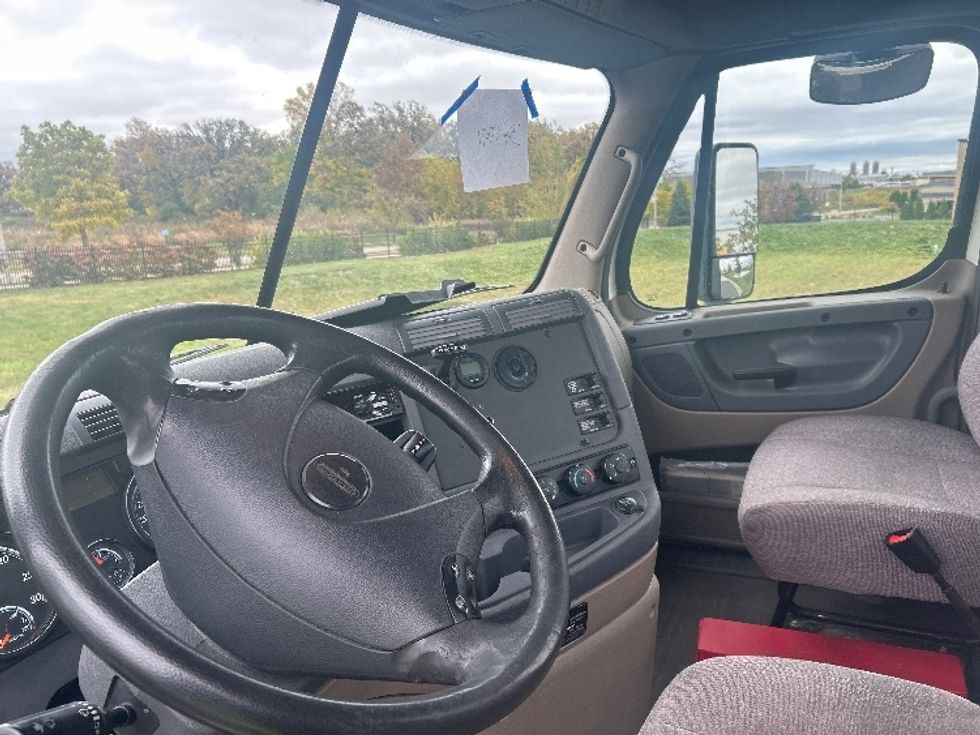 Day Cab Tractor-Heavy Duty Tractors-Freightliner-2020-Cascadia 12564ST-Windsor-WI-634,103\n\t\tmiles-$ 29,750 - Image 10
