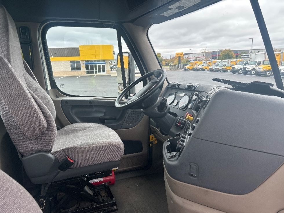 Day Cab Tractor-Heavy Duty Tractors-Freightliner-2020-Cascadia 12564ST-Windsor-WI-634,103\n\t\tmiles-$ 29,750 - Image 14