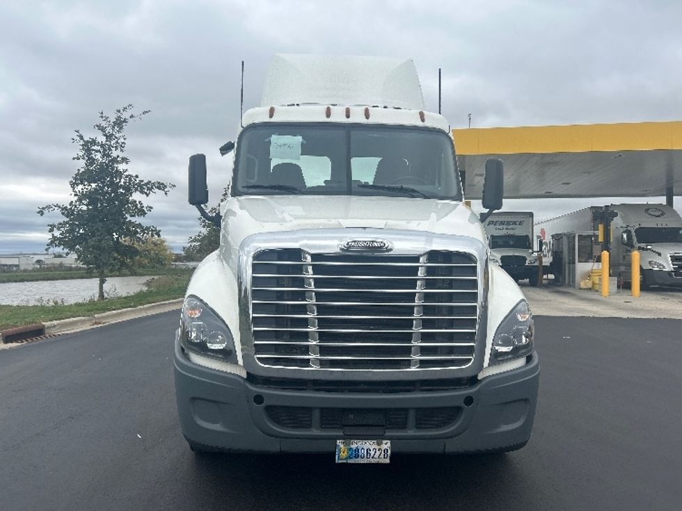 Day Cab Tractor-Heavy Duty Tractors-Freightliner-2020-Cascadia 12564ST-Windsor-WI-634,103\n\t\tmiles-$ 29,750 - Image 2