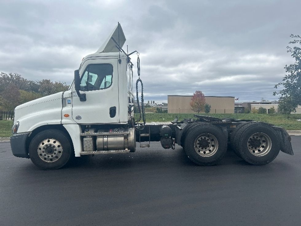Day Cab Tractor-Heavy Duty Tractors-Freightliner-2020-Cascadia 12564ST-Windsor-WI-634,103\n\t\tmiles-$ 29,750 - Image 4
