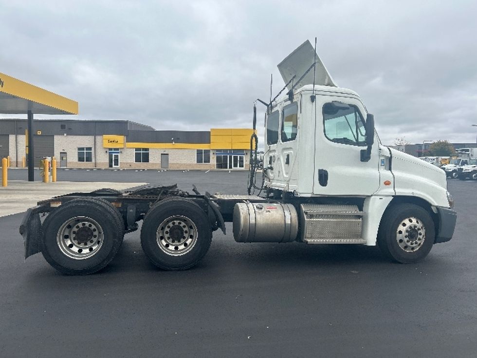 Day Cab Tractor-Heavy Duty Tractors-Freightliner-2020-Cascadia 12564ST-Windsor-WI-634,103\n\t\tmiles-$ 29,750 - Image 8