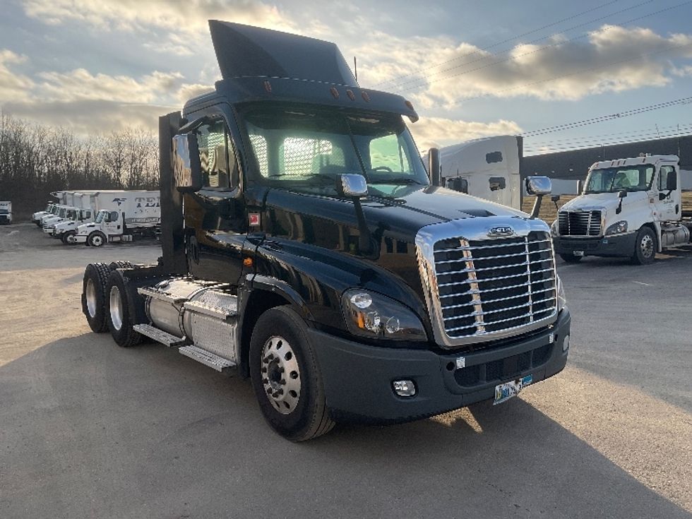 Day Cab Tractor-Heavy Duty Tractors-Freightliner-2020-Cascadia 12564ST-Youngstown-OH-319,367\n\t\tmiles-$ 54,250 - Image 1