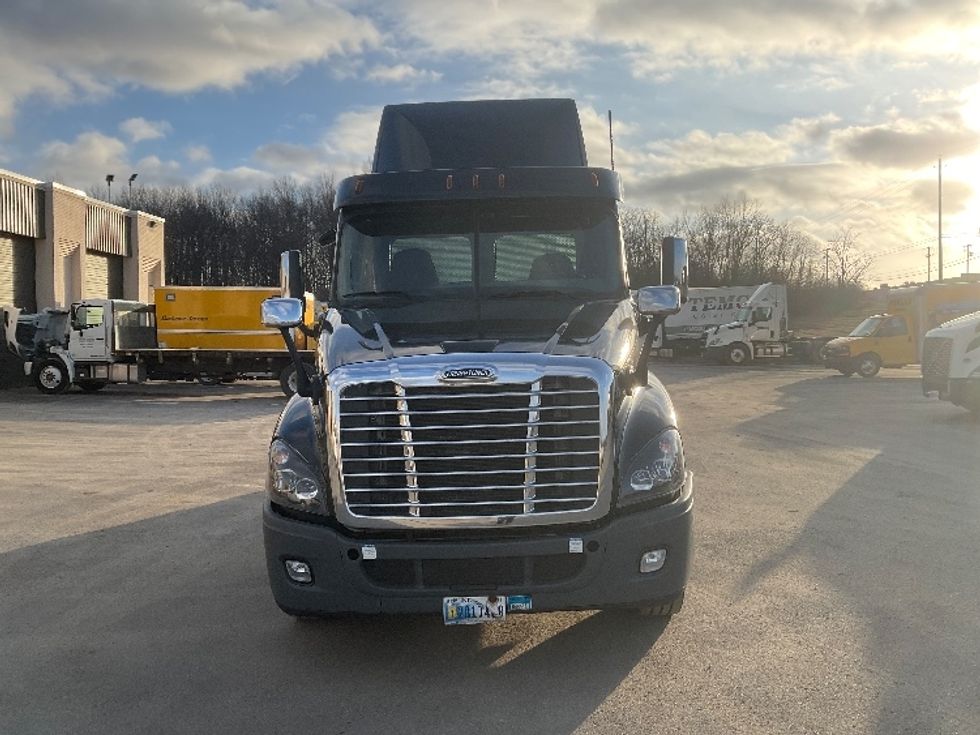 Day Cab Tractor-Heavy Duty Tractors-Freightliner-2020-Cascadia 12564ST-Youngstown-OH-319,367\n\t\tmiles-$ 54,250 - Image 2