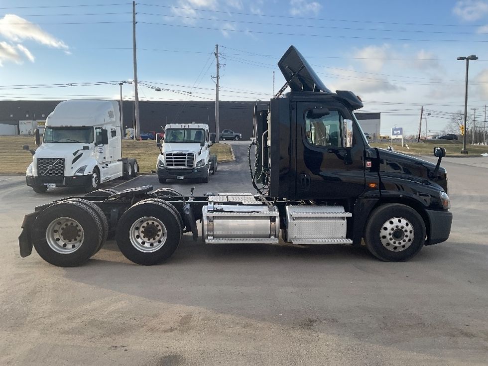 Day Cab Tractor-Heavy Duty Tractors-Freightliner-2020-Cascadia 12564ST-Youngstown-OH-319,367\n\t\tmiles-$ 54,250 - Image 8