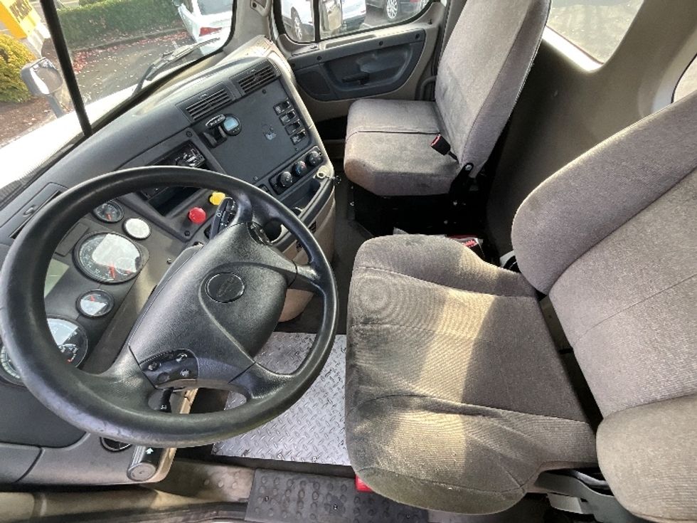 Day Cab Tractor-Heavy Duty Tractors-Freightliner-2020-Cascadia 12584ST-Clackamas-OR-265,438\n\t\tmiles-$ 69,000 - Image 10