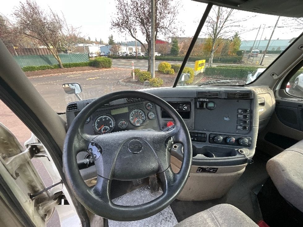 Day Cab Tractor-Heavy Duty Tractors-Freightliner-2020-Cascadia 12584ST-Clackamas-OR-265,438\n\t\tmiles-$ 69,000 - Image 11