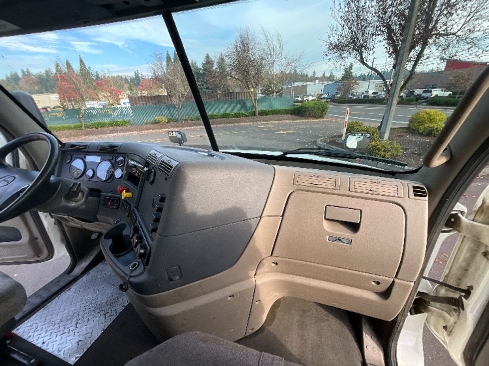 Day Cab Tractor-Heavy Duty Tractors-Freightliner-2020-Cascadia 12584ST-Clackamas-OR-265,438\n\t\tmiles-$ 69,000 - Image 13