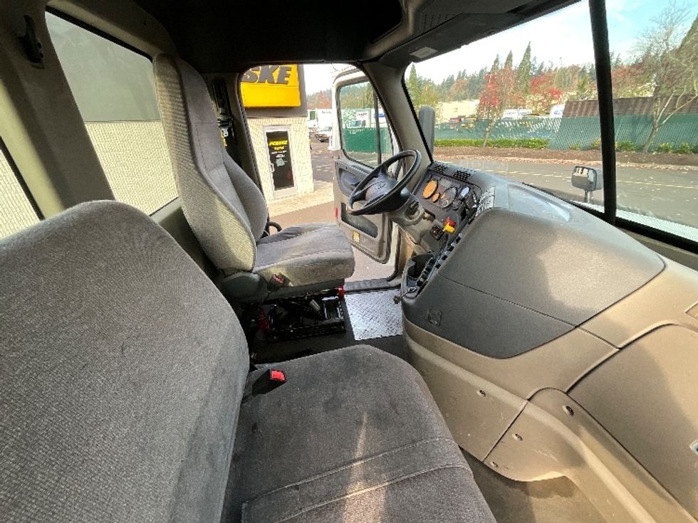 Day Cab Tractor-Heavy Duty Tractors-Freightliner-2020-Cascadia 12584ST-Clackamas-OR-265,438\n\t\tmiles-$ 69,000 - Image 14