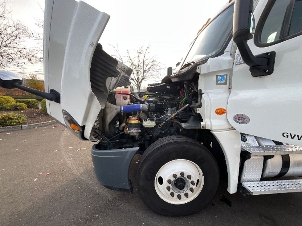 Day Cab Tractor-Heavy Duty Tractors-Freightliner-2020-Cascadia 12584ST-Clackamas-OR-265,438\n\t\tmiles-$ 69,000 - Image 16