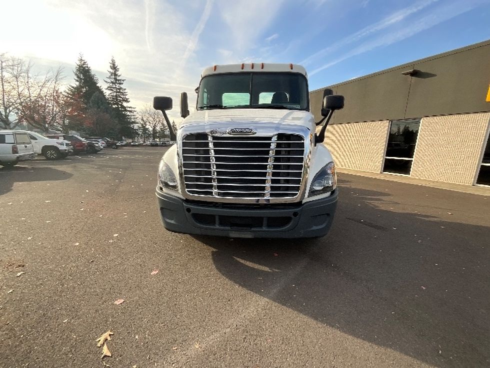 Day Cab Tractor-Heavy Duty Tractors-Freightliner-2020-Cascadia 12584ST-Clackamas-OR-265,438\n\t\tmiles-$ 69,000 - Image 2