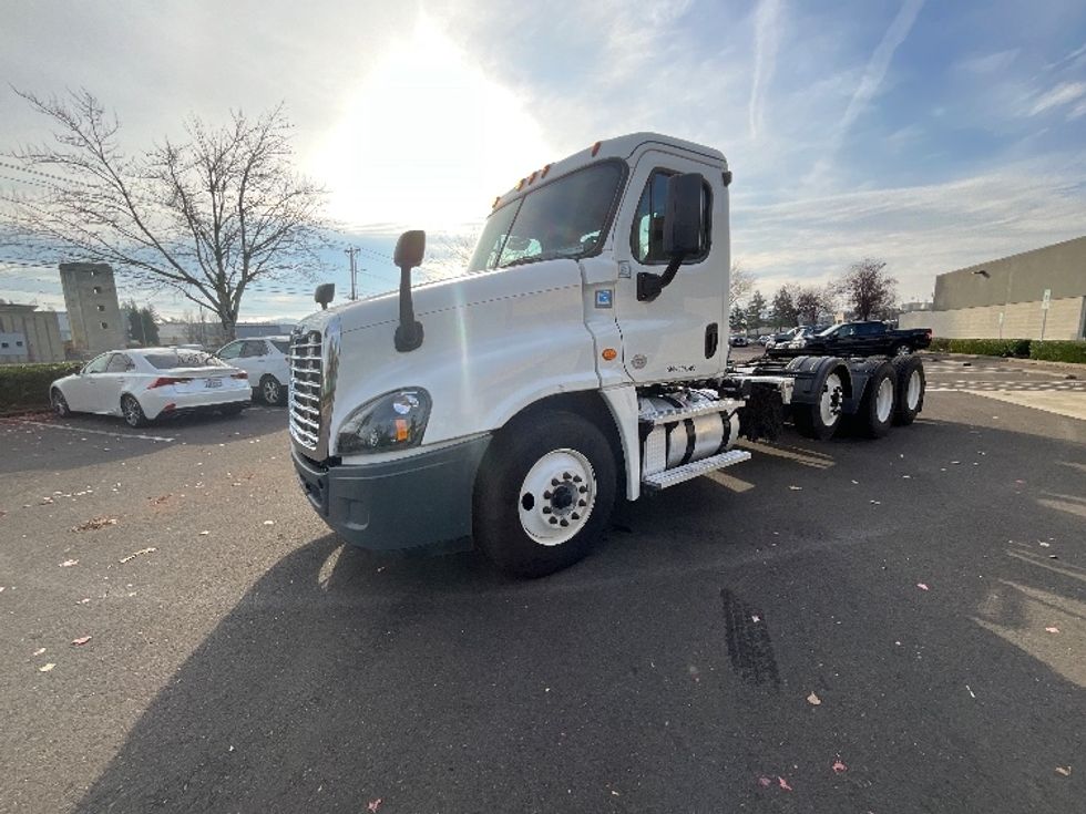 Day Cab Tractor-Heavy Duty Tractors-Freightliner-2020-Cascadia 12584ST-Clackamas-OR-265,438\n\t\tmiles-$ 69,000 - Image 3