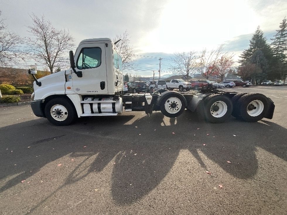 Day Cab Tractor-Heavy Duty Tractors-Freightliner-2020-Cascadia 12584ST-Clackamas-OR-265,438\n\t\tmiles-$ 69,000 - Image 4