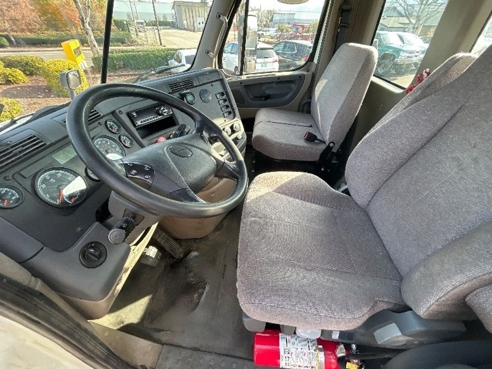 Day Cab Tractor-Heavy Duty Tractors-Freightliner-2020-Cascadia 12584ST-Clackamas-OR-311,047\n\t\tmiles-$ 66,500 - Image 10