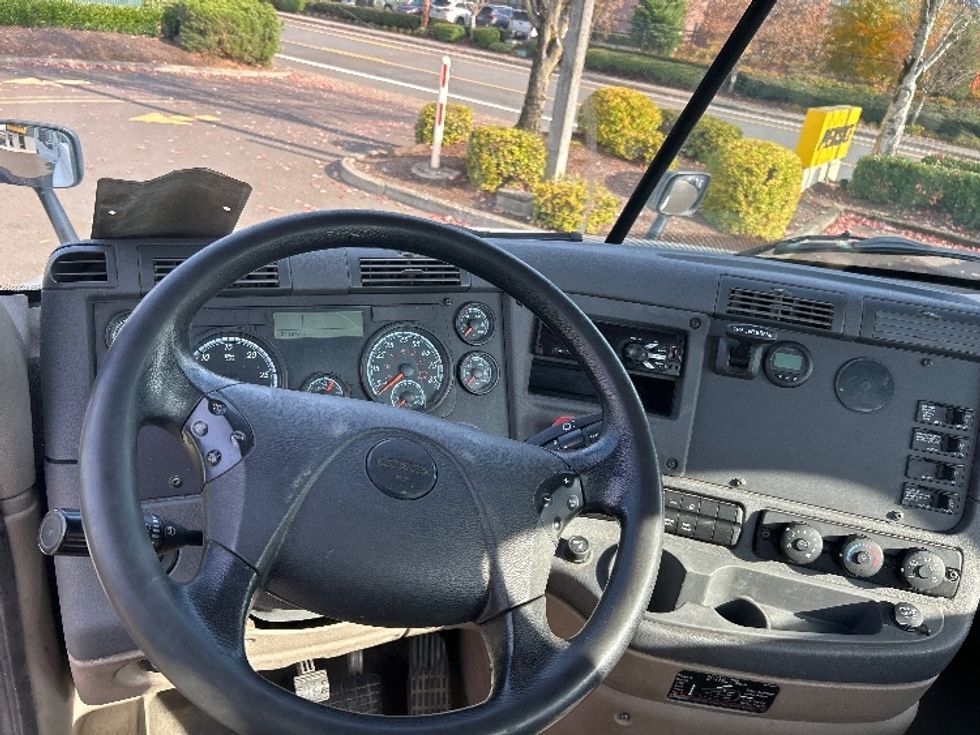 Day Cab Tractor-Heavy Duty Tractors-Freightliner-2020-Cascadia 12584ST-Clackamas-OR-311,047\n\t\tmiles-$ 66,500 - Image 11