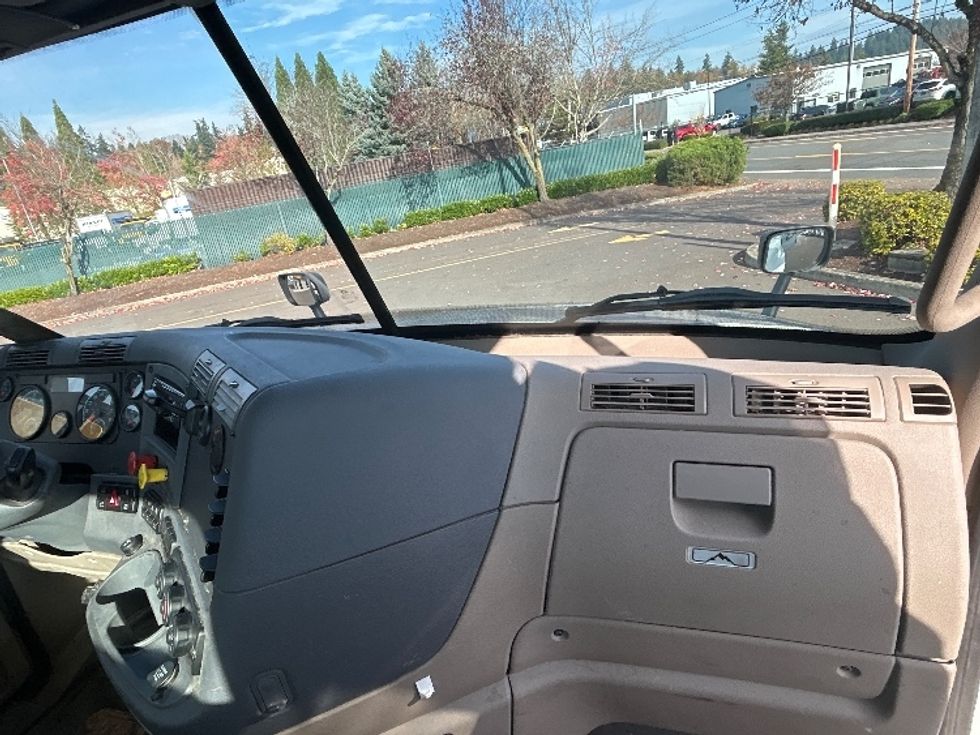 Day Cab Tractor-Heavy Duty Tractors-Freightliner-2020-Cascadia 12584ST-Clackamas-OR-311,047\n\t\tmiles-$ 66,500 - Image 13
