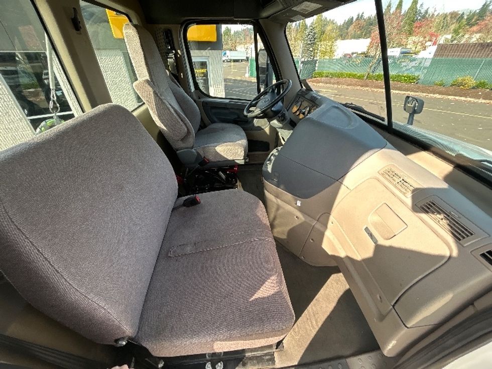 Day Cab Tractor-Heavy Duty Tractors-Freightliner-2020-Cascadia 12584ST-Clackamas-OR-311,047\n\t\tmiles-$ 66,500 - Image 14