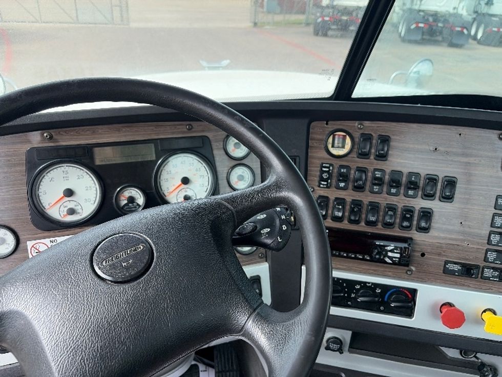 Day Cab Tractor-Heavy Duty Tractors-Freightliner-2020-D12264SD-Dallas-TX-281,121\n\t\tmiles-$ 78,250 - Image 11