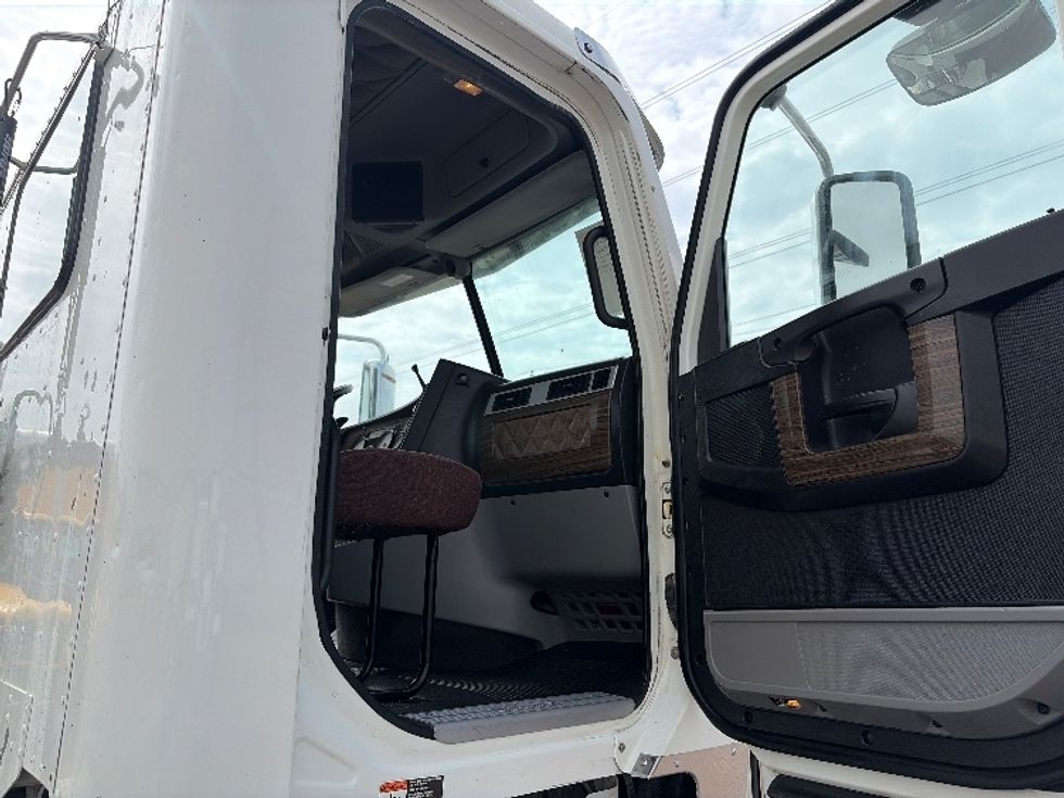 Day Cab Tractor-Heavy Duty Tractors-Freightliner-2020-D12264SD-Dallas-TX-281,121\n\t\tmiles-$ 78,250 - Image 12