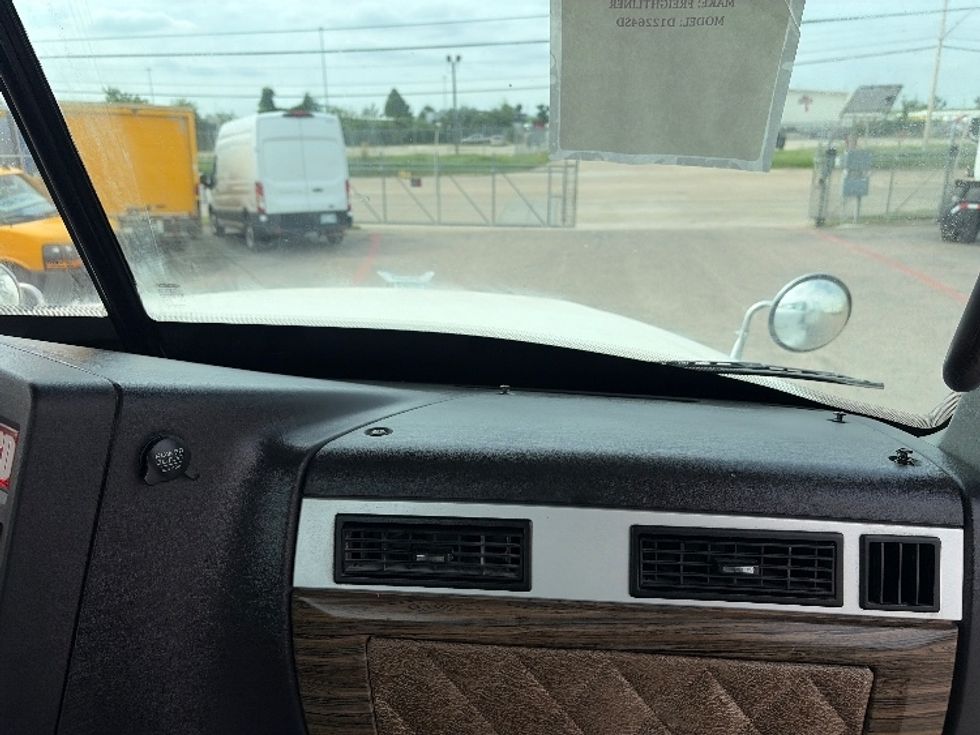 Day Cab Tractor-Heavy Duty Tractors-Freightliner-2020-D12264SD-Dallas-TX-281,121\n\t\tmiles-$ 78,250 - Image 13