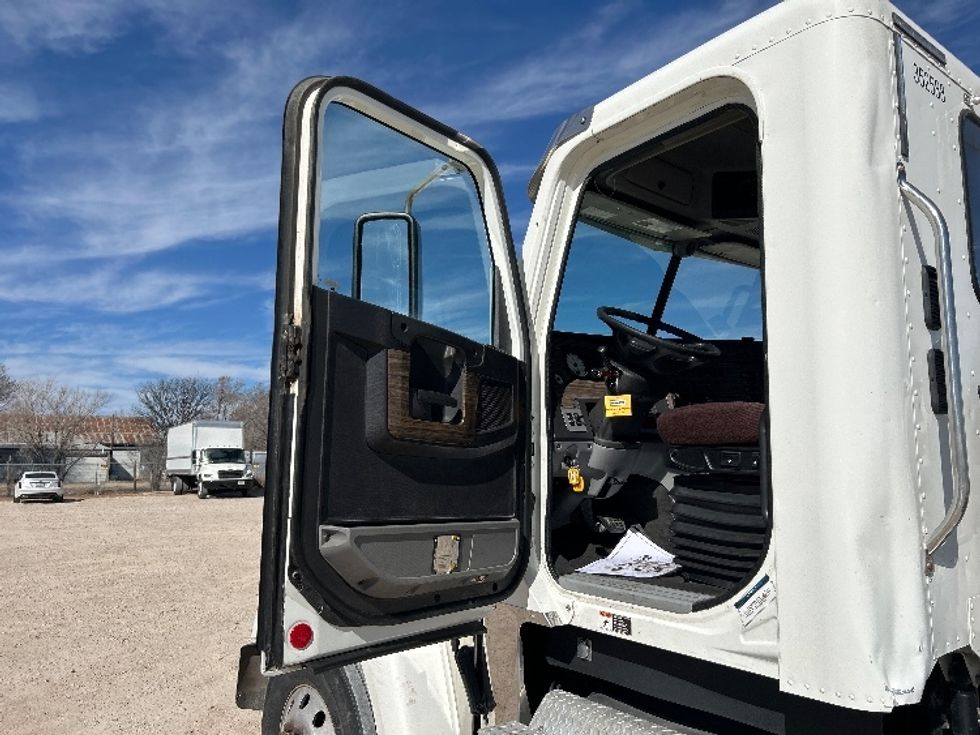 Day Cab Tractor-Heavy Duty Tractors-Freightliner-2020-D12264SD-Lubbock-TX-292,230\n\t\tmiles-$ 89,750 - Image 9