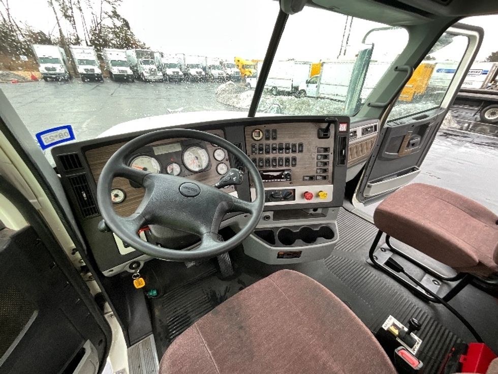 Day Cab Tractor-Heavy Duty Tractors-Freightliner-2020-D12264SD-Manassas-VA-271,177\n\t\tmiles-$ 71,000 - Image 11
