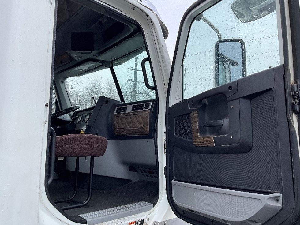 Day Cab Tractor-Heavy Duty Tractors-Freightliner-2020-D12264SD-Manassas-VA-271,177\n\t\tmiles-$ 71,000 - Image 12