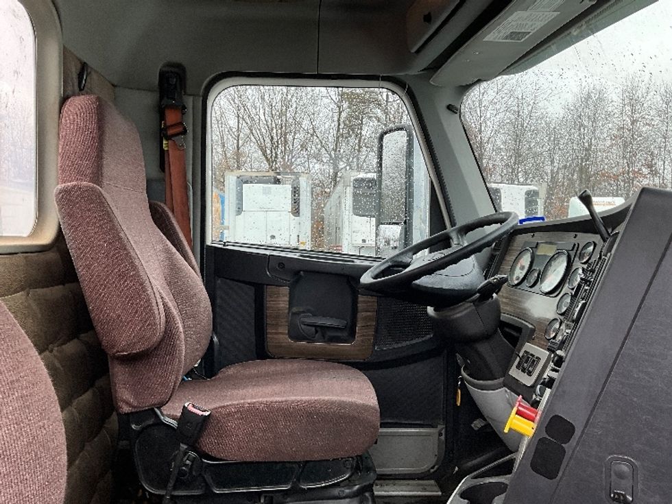 Day Cab Tractor-Heavy Duty Tractors-Freightliner-2020-D12264SD-Manassas-VA-271,177\n\t\tmiles-$ 71,000 - Image 14