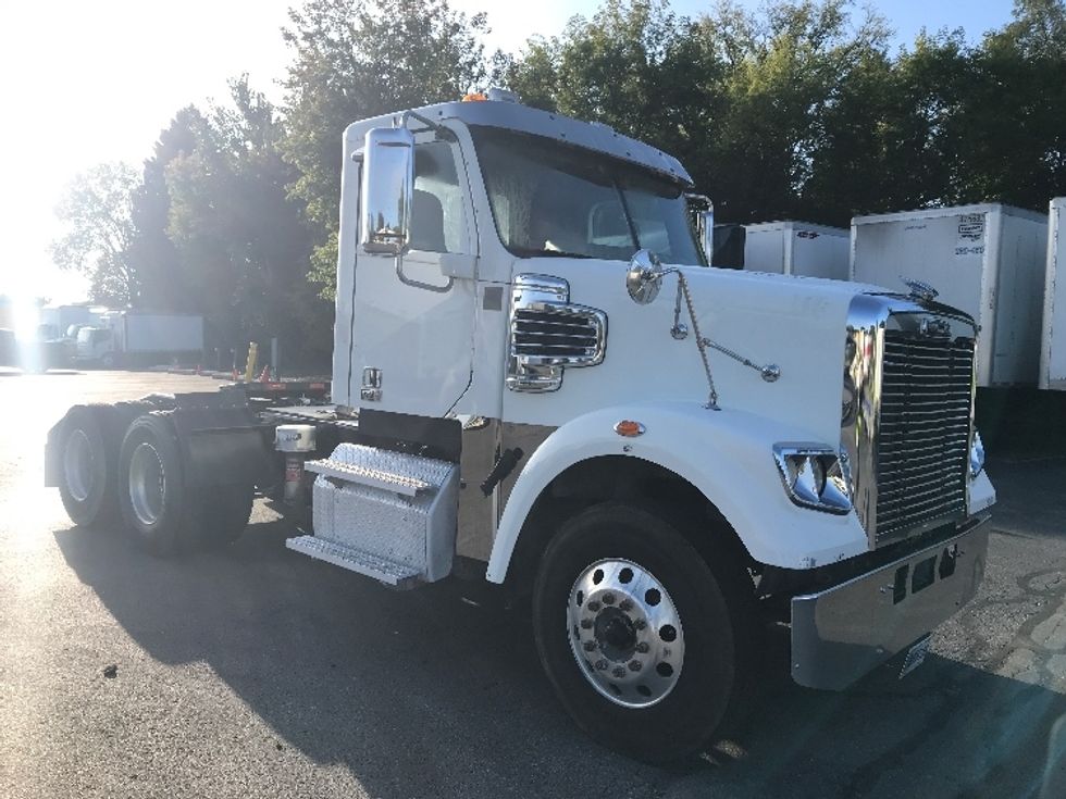 Day Cab Tractor-Heavy Duty Tractors-Freightliner-2020-D12264SD-Milwaukee-WI-401,414\n\t\tmiles-$ 69,000 - Image 1