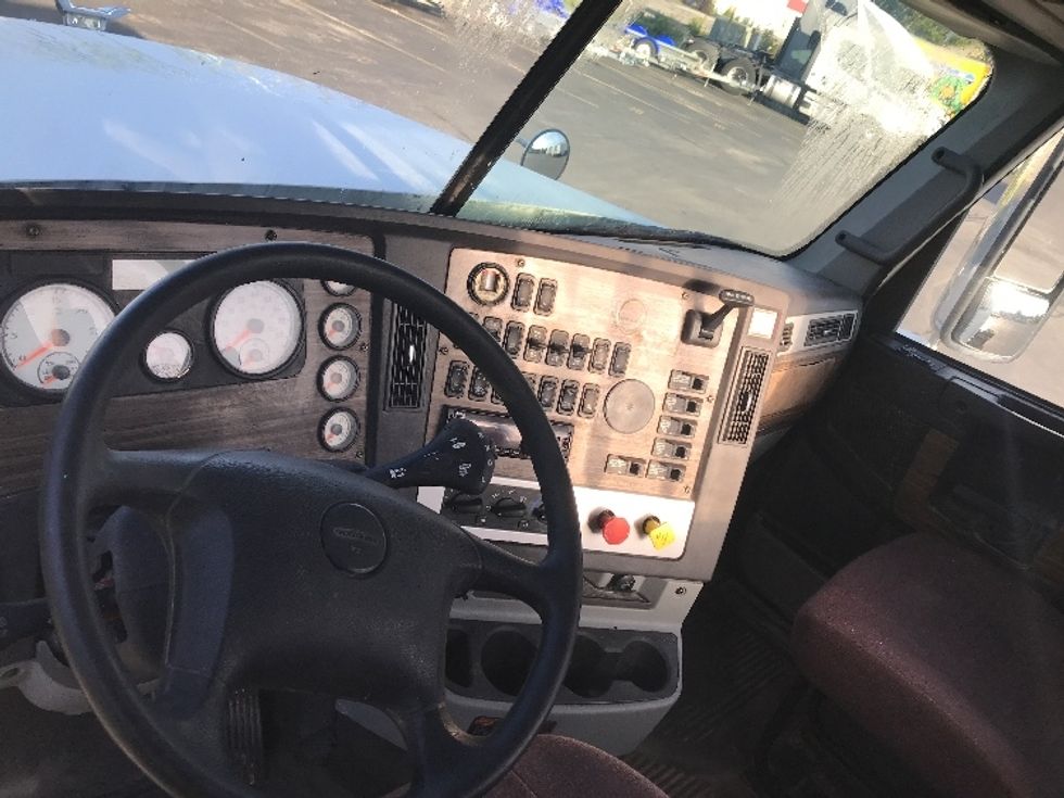 Day Cab Tractor-Heavy Duty Tractors-Freightliner-2020-D12264SD-Milwaukee-WI-401,414\n\t\tmiles-$ 69,000 - Image 10