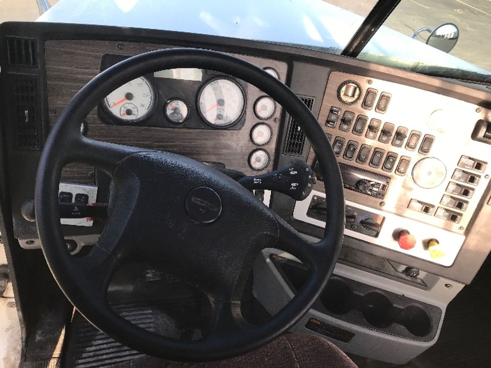 Day Cab Tractor-Heavy Duty Tractors-Freightliner-2020-D12264SD-Milwaukee-WI-401,414\n\t\tmiles-$ 69,000 - Image 11