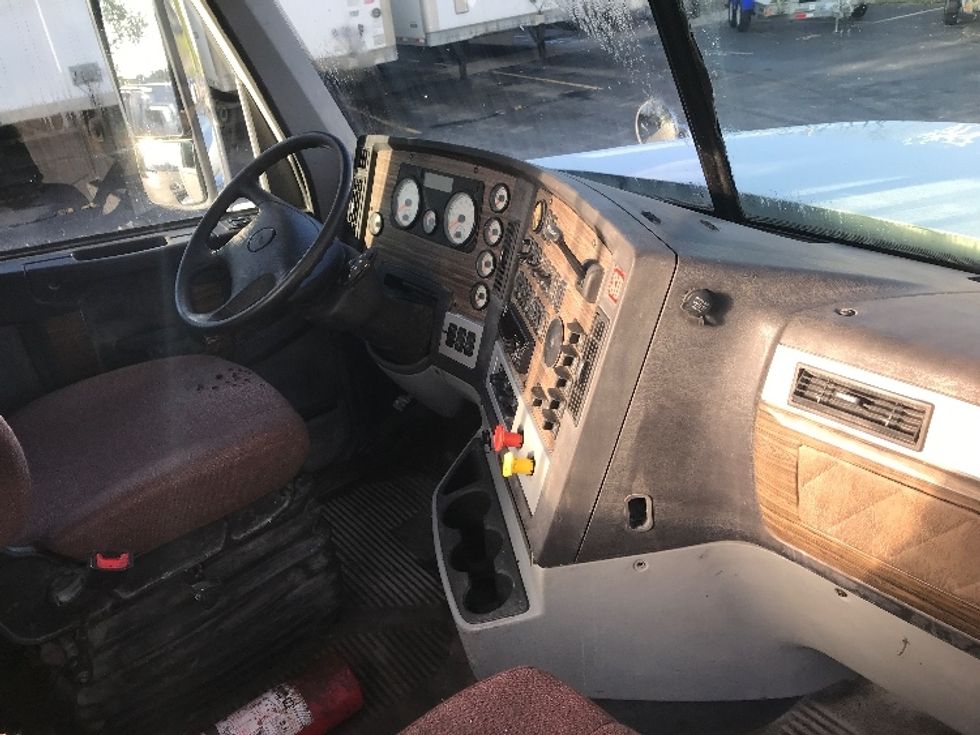 Day Cab Tractor-Heavy Duty Tractors-Freightliner-2020-D12264SD-Milwaukee-WI-401,414\n\t\tmiles-$ 69,000 - Image 14