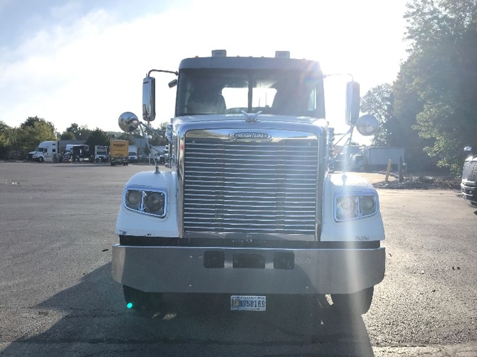 2020 Freightliner SD122 photo 2